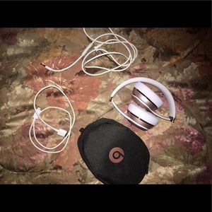 Rose gold solo 3 wireless beat headphones